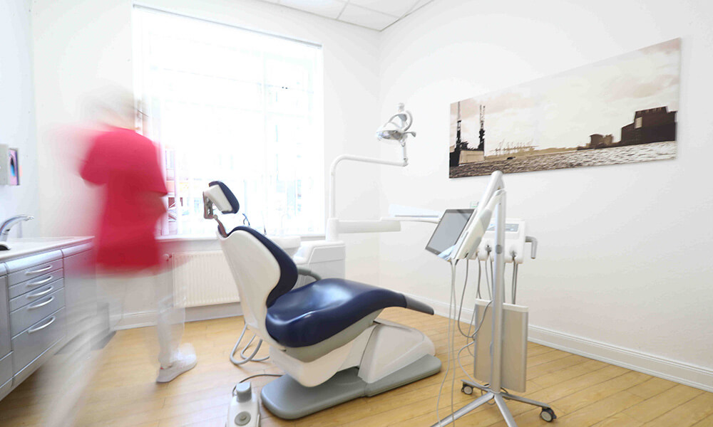 Behandlungsraum Zahnarztpraxis Dr. Kohl Hamburg Stellingen